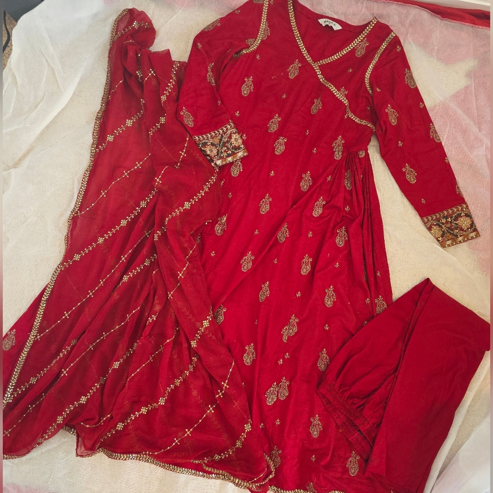 Maria B - Red Embroidered Anarkali 3 Piece Dress - Festive Wear - Pak & Indian - Picture 4 of 6